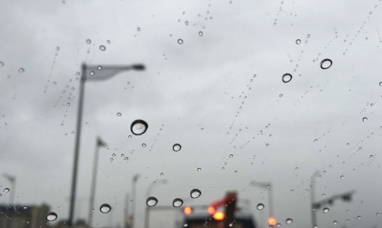 Có nên xịt nano chống bám nước lên kính lái?