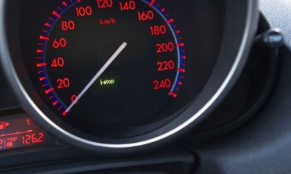 Có bác nào đi Mazda CX-5 bị báo lỗi Istop chưa ạ?