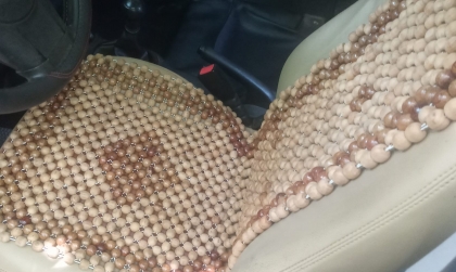 Bọc ghế gỗ của Kia Morning bị lỗi thế này thì xử lý sao nhỉ?