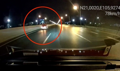 Ý thức Giao thông: Clip ô tô đi ngược chiều trên cao tốc Hà Nội - Hải Phòng tối 30/7/2024