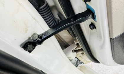 Trục cửa xe Hyundai Elantra bị kêu thì nên xử lý sao?