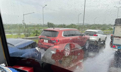 Clip TNGT: Tai nạn liên hoàn 4 xe trên cao tốc Nội Bài - Lào Cai