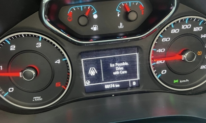 Chevrolet Trailblazer báo lỗi như này trên đồng hồ là sao ạ?