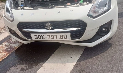 Ảnh TNGT: Suzuki Swift BKS 30K 79780 gặp tai nạn bung túi khí, vỡ két nước