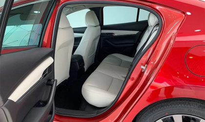 Một bên kính xe Mazda 6 khó lên xuống thì khắc phục sao?