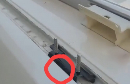 Lắp thanh đỡ nóc xe Xpander như thế này có đúng không?