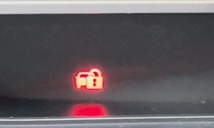 Mazda3 nháy đèn này là bị lỗi gì vậy?