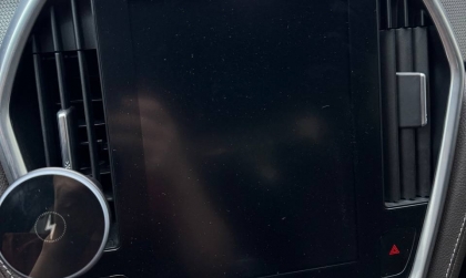 Về vấn đề bụi dính trên màn hình xe Lux A