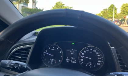 Hyundai Elantra có vấn đề đèn xe không sáng thì xử lý sao?