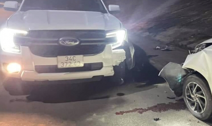 Ảnh TNGT: Ford Ranger 34C 37243 lấn làn đâm nát đầu xe khác