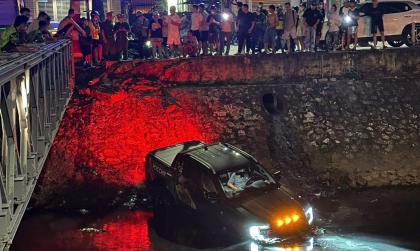 Clip TNGT: Ford Ranger 29K 14730 lao sông Kim Ngưu nghi thần cồn nhập