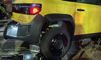 Ảnh TNGT: Chưa kịp đeo biển, VinFast VF 3 tại Tiền Giang là chiếc xe điện đô thị đầu tiên gặp nạn?