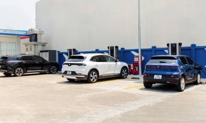 Vingroup nhượng quyền kinh doanh sạc xe điện - Giành 
