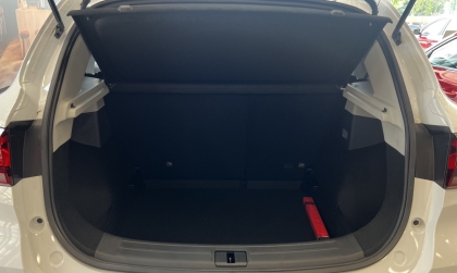 Cốp sau xe MG ZS bị kêu khi qua giờ giảm tốc là sao?