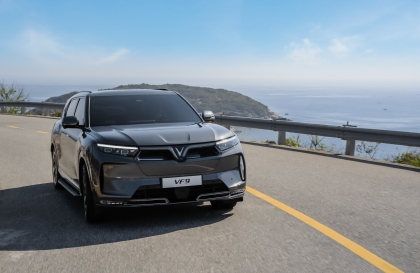 “Xe Chủ tịch” VF 9 giá lăn bánh thấp hơn cả xe xăng C-SUV: Khó tin nhưng có thật