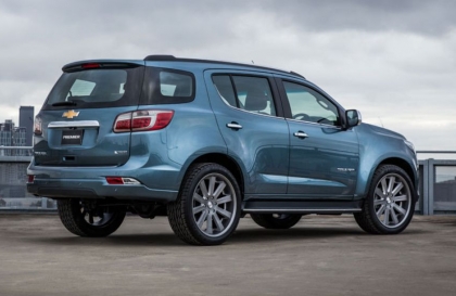 Trailblazer bị sao mà không hạ kính bằng nút ở cửa sau được?