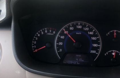 Đồng hồ tua máy grand i10 không quay khi xe chạy là do đâu?