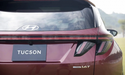 Hyundai Tucson bị kêu lạch cạch cốp sau là do đâu?