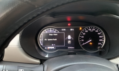 Nissan Almera đi tốc độ thấp bị giật là sao anh em nhỉ?