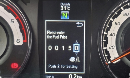 Hỏi về Toyota Hilux yêu cầu nhập giá nhiên liệu