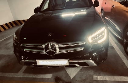Phải làm sao với xe GLC không tắt được một bên đèn?