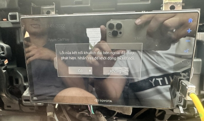 Em mới thay màn JBL cho Toyota Hilux thì báo thế này là sao?