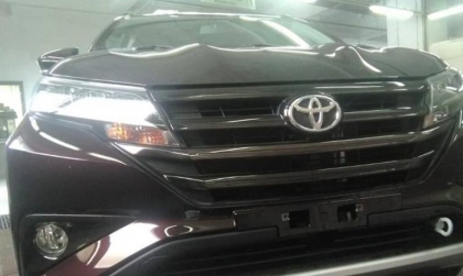 Đèn trước Toyota Rush vẫn sáng ban ngày dù để Auto có phải lỗi cảm biến?