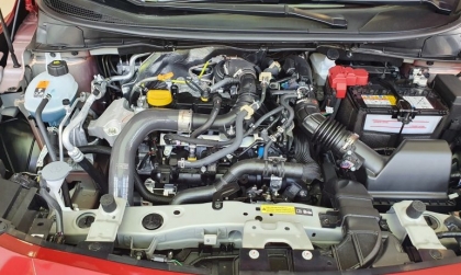 Nissan Almera bị sao mà bugi dính dầu anh em nhỉ?