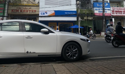 Mazda 3 bị kêu tiếng kim loại ở phía trước là sao ak?
