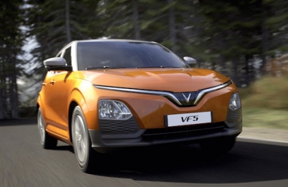 Xử lý sao với xe VF5 phát ra tiếng xào xào khi lên xuống ga