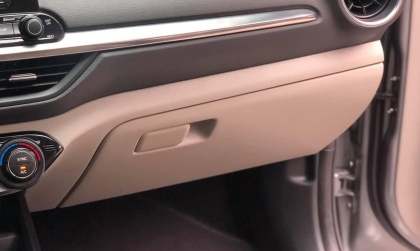 Xe Kia Cerato bị kêu ở hộc đồ, xin cách xử lý ạ?