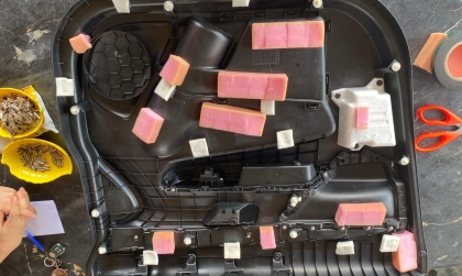 Suzuki Ertiga bị kêu cửa phụ thì phải xử lý thế nào?