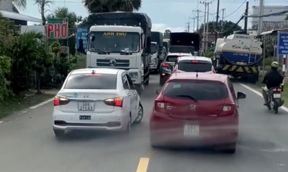 Ý thức Giao thông: Lỗi tại thày hay tại trò trên xe học lái Hyundai Grand i10 68A 27163