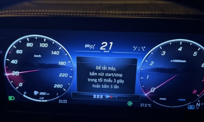 Mercedes-Benz GLC đang chạy thì báo lỗi thế này là sao ạ?