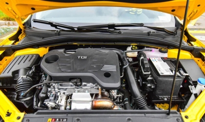 Xe MG5 vừa kích bình ắc quy bị lỗi thế này có vấn đề gì ạ?