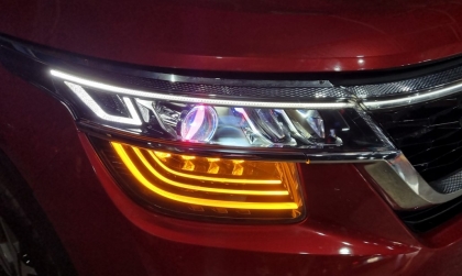 Xe Kia Seltos bật đèn cos sáng cả đèn pha thì khắc phục thế nào?