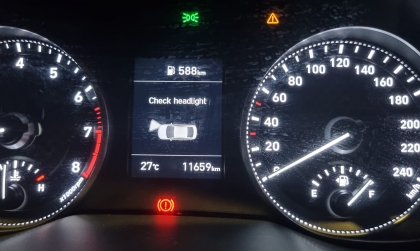 Xe Hyundai Elantra báo lỗi Check Headlight nhưng đèn vẫn sáng