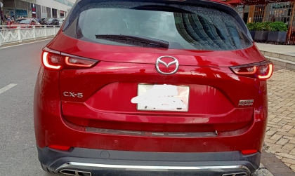 Đèn đuôi xe Mazda CX-5 tự sáng là sao các bác nhỉ?
