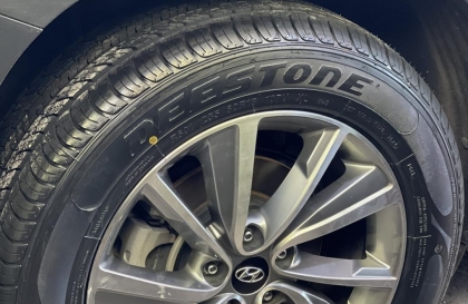 Xe Tucson bị như này có phải báo ảo áp suất lốp không các bác?