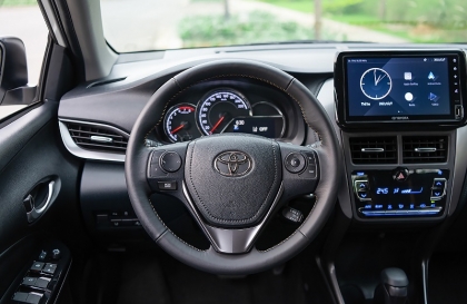 Toyota Vios bị kêu tạch khi bật xi nhan đánh lái là sao?