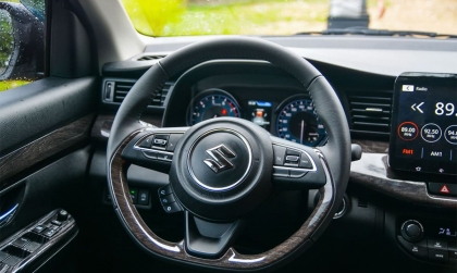 Hỏi về hướng giải quyết xe Ertiga bị rung khi qua gờ giảm tốc