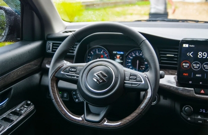 Hỏi về hướng giải quyết xe Ertiga bị rung khi qua gờ giảm tốc
