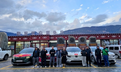 VinFast VF 8 chinh phục núi cao 4.666 mét trên hành trình đến Tây Tạng