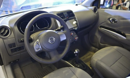 Xe Nissan Sunny bị giật tay lái khi trả về thì xử lý sao?