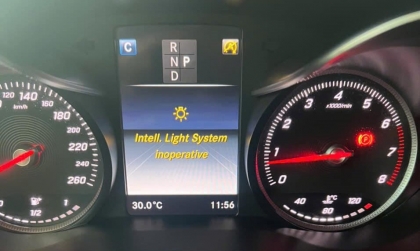 Mercedes GLC 300 báo lỗi trên đồng hồ thế này là sao?