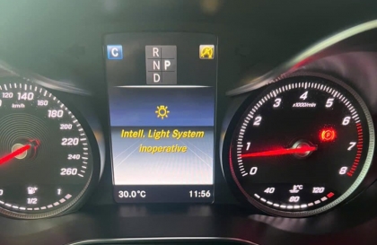 Mercedes GLC 300 báo lỗi trên đồng hồ thế này là sao?