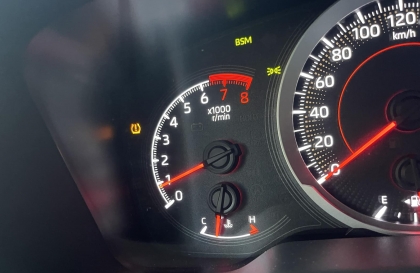 Corolla Cross báo lỗi trên đồng hồ như này là lỗi gì?