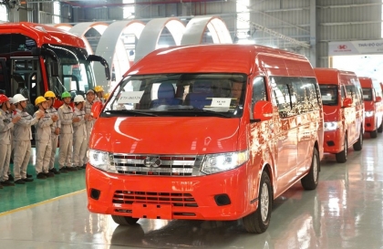 Hãng xe Việt Nam ra mắt mẫu minibus đầu tiên