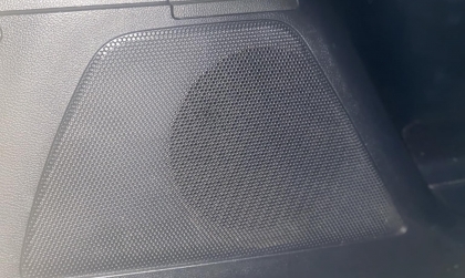 Làm sao mở được loa hàng ghế 3 của Ford Everest?