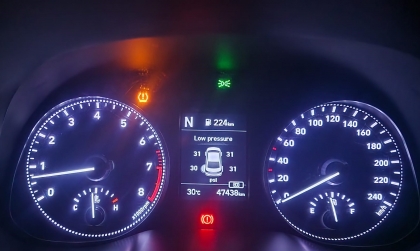 Xe Elantra báo áp suất lốp thấp nhưng không bị thủng là sao?